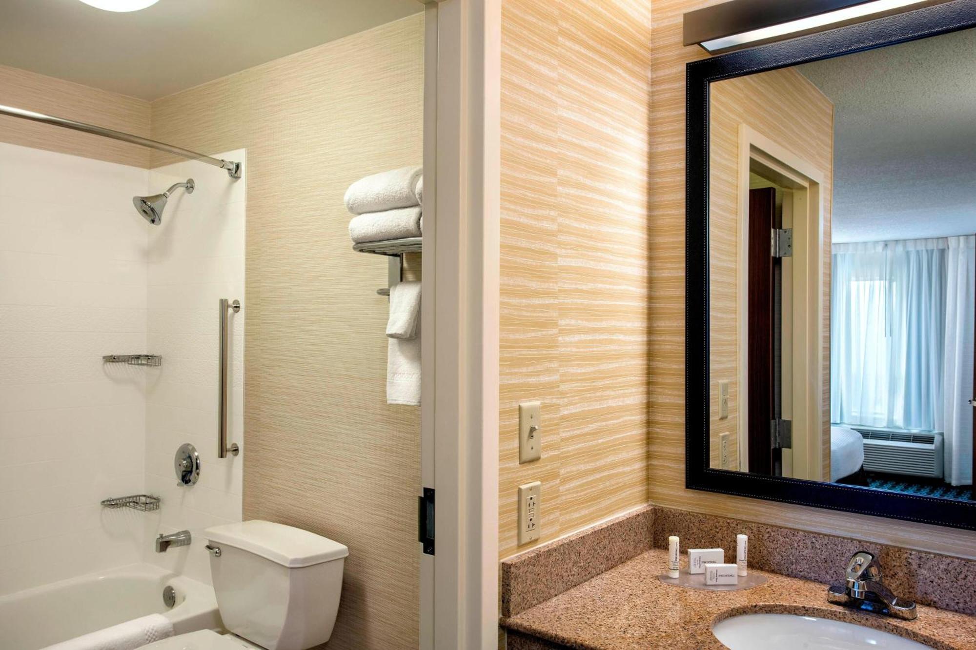 Fairfield Inn & Suites Мерилвил Екстериор снимка