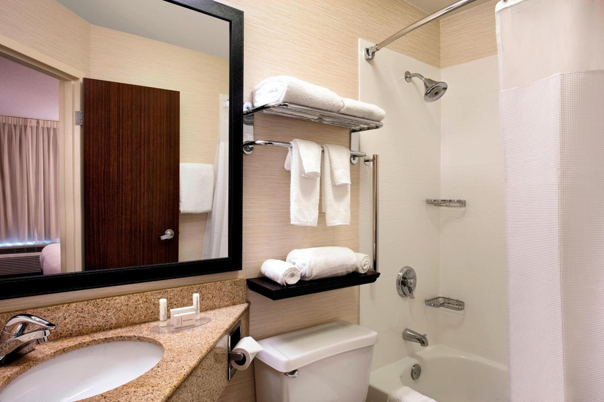 Fairfield Inn & Suites Мерилвил Екстериор снимка