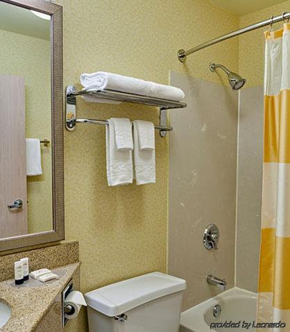 Fairfield Inn & Suites Мерилвил Стая снимка
